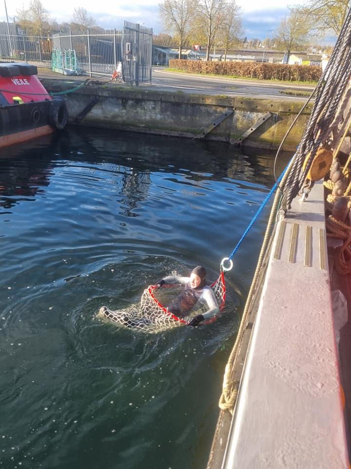 Redningsnettet skal gøre det nemmere at få en person, der er falde tover bord, om bord igen.